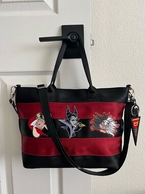 Harveys Disney Villain Patch Stripe Seatbelt Tote Bag